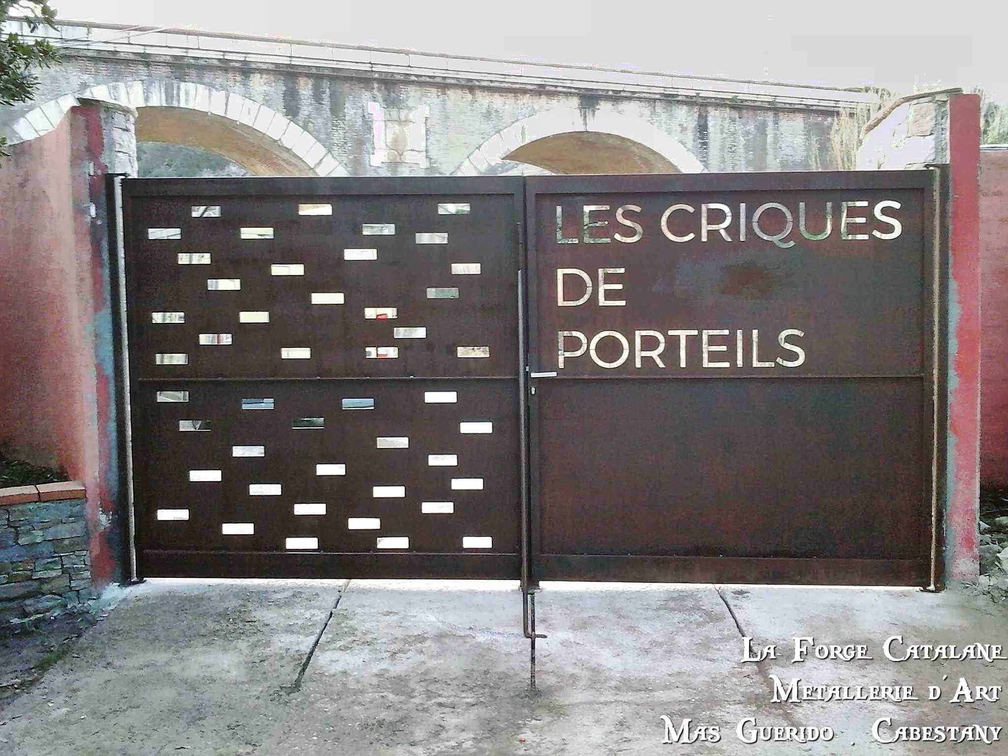 portail decoupe laser logo entreprise criques porteils collioure forge catalane 3.jpg